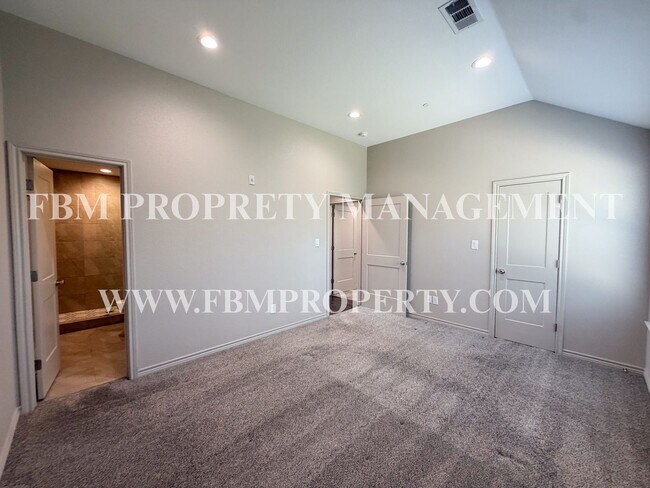 Building Photo - 1203 N Clay St
