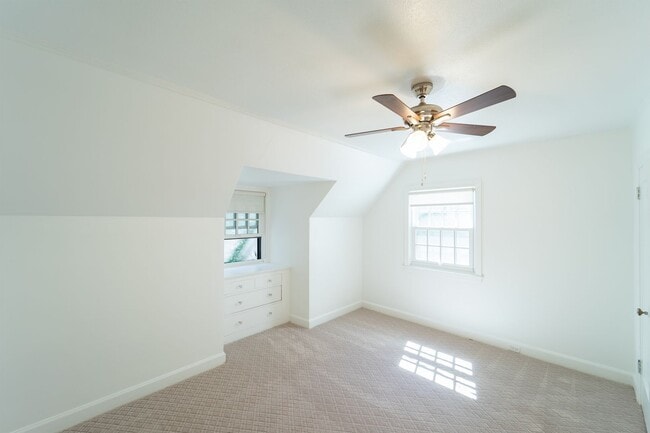 Building Photo - Luxurious Portland Heights home tucked away on a private street on nearly half an acre.