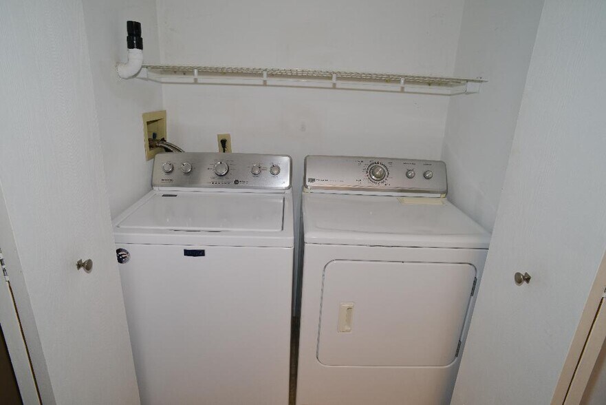 1st Floor Laundry - 152 Villa Dr