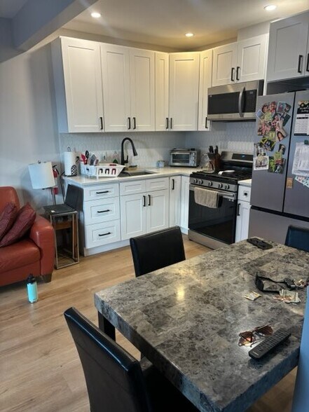 Building Photo - 42 Outwater Ln