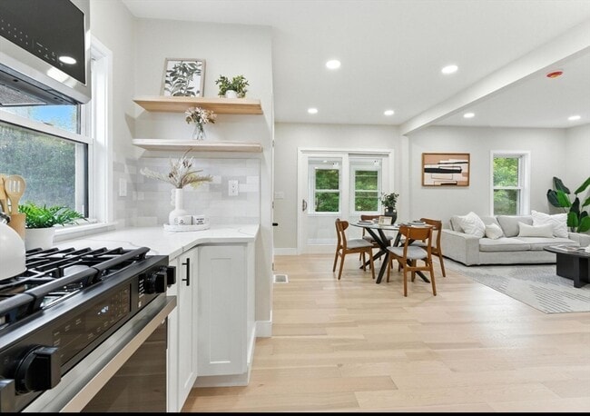 Building Photo - 76 Orchard St