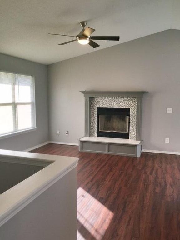 Building Photo - 708 S Red Oaks Cir