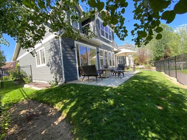 Building Photo - 530 Craftsman Way