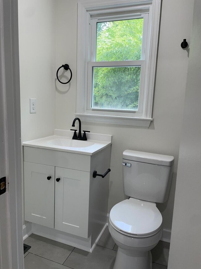 Building Photo - NEWLY RENOVATED 3 BED, 2 BATH BRICK HOME L...