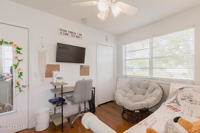 Building Photo - 1509 3rd St