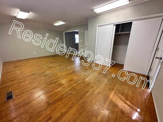 Building Photo - 2 Bed 1 Bath