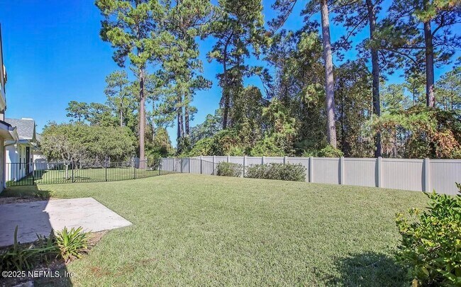 Building Photo - 701 Lake Stone Cir