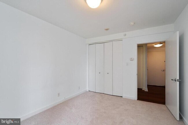 Building Photo - 219 S 18th St