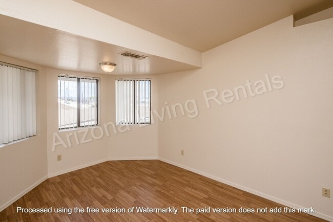 Building Photo - MOVE IN SPECIAL $800 OFF