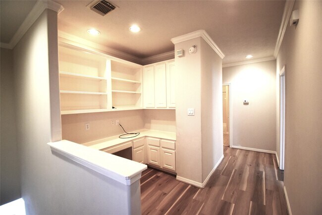 Building Photo - 2835 Briarhurst Park