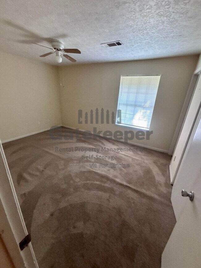 Building Photo - 145 Fieldstone Dr