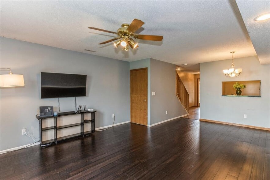 Building Photo - 941 Grand Avenue Ct
