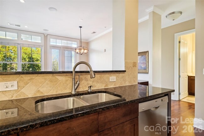 Building Photo - 5425 Closeburn Rd