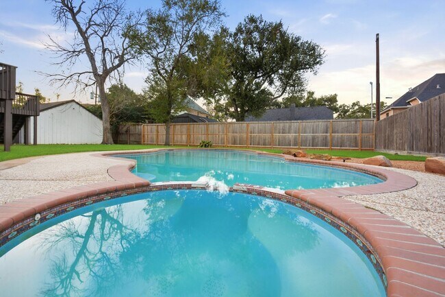 Building Photo - Beautiful Houston Home Featuring a Private Pool