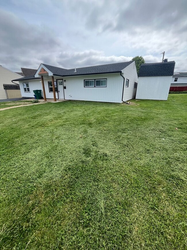Building Photo - Beautiful brand new 4 bed 2 bath for Rent single home with yard in Levittown
