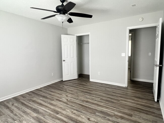 Building Photo - 4111 Glenshire Way