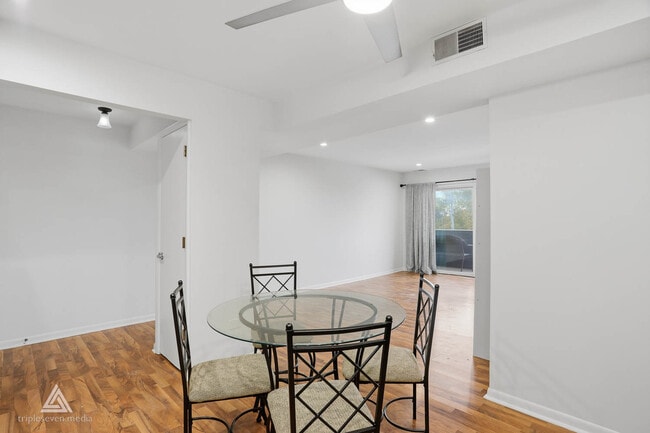 Building Photo - 7301 Willow Springs Rd