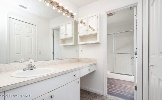 Building Photo - 1964 Bayhill Dr