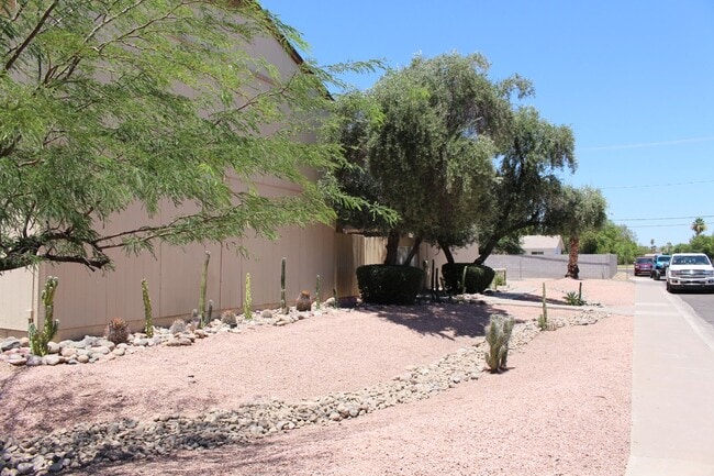 Building Photo - Scottsdale Condo
