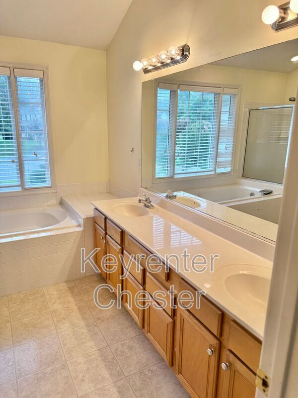 Building Photo - 12912 Nightingale Ct