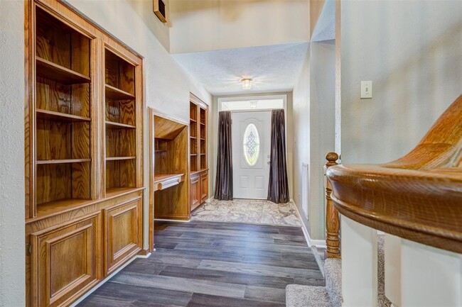 Building Photo - 6502 Inverness Way