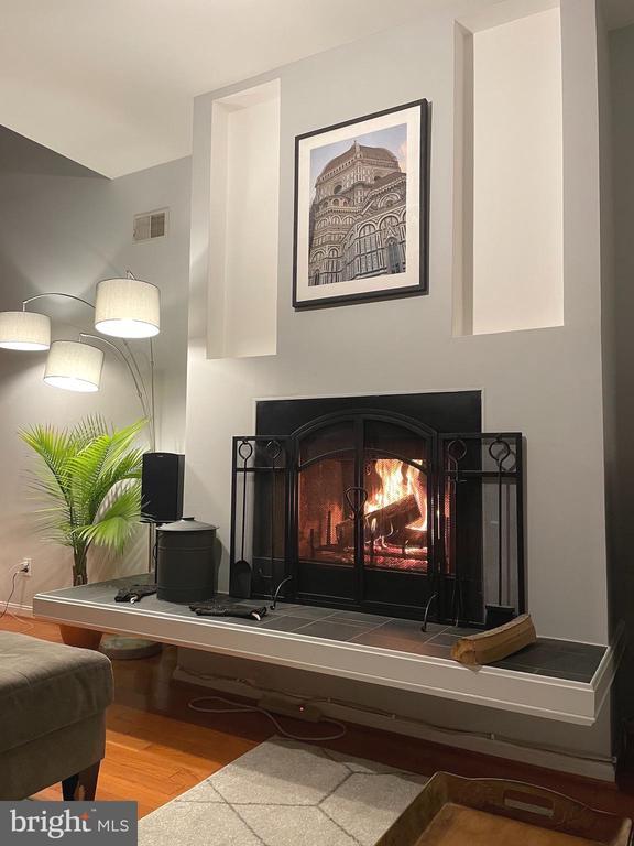 Building Photo - 1231 Linden Pl NE