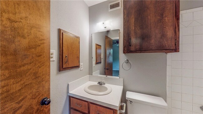 Building Photo - 1108 Forest Glen Ct