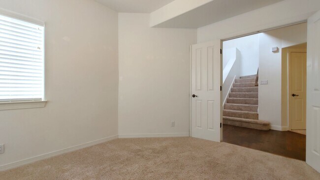 Building Photo - Beautiful 4 Bedroom 2.5 Bathroom House Located In The NE!