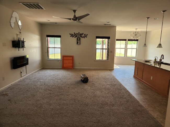 Building Photo - 2041 Leeds Ln