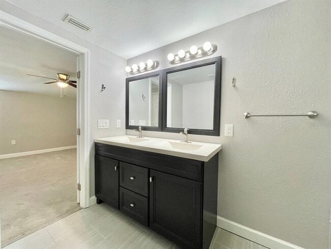 Building Photo - 7108 S Mascotte St