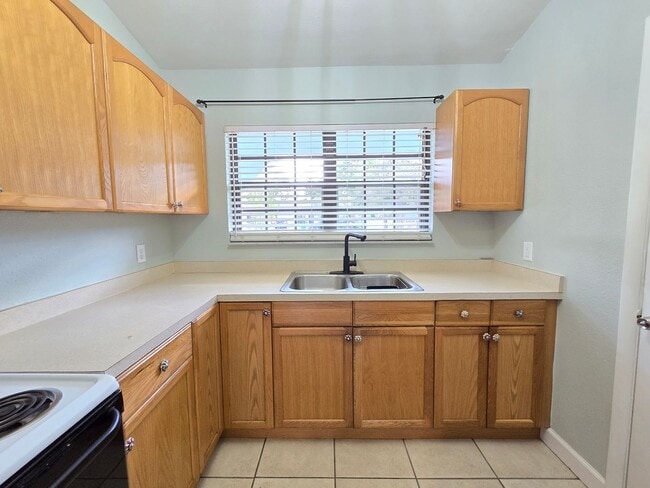 Building Photo - Charming 2 Bed / 1 Bath Annual Rental in Port Charlotte