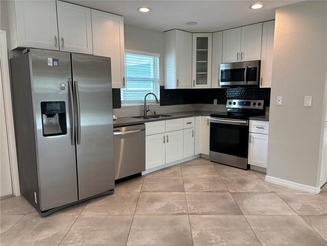 Building Photo - 5839 Erin Ln S