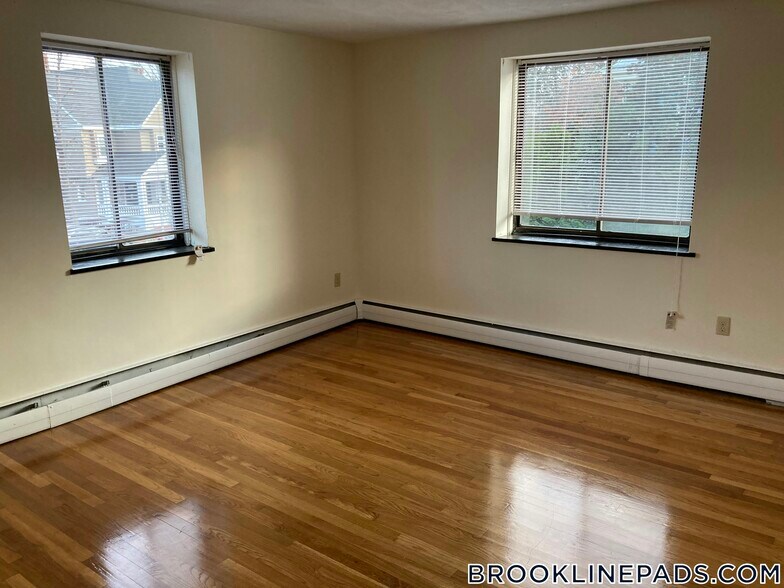 Building Photo - 222 Babcock St