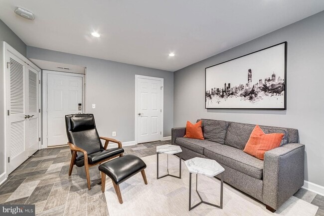 Building Photo - 947 Harrison Cir