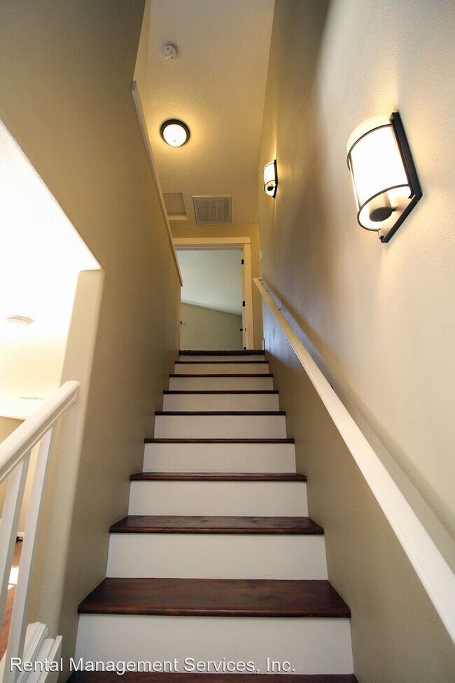 Building Photo - 3 br, 2.5 bath House - 866 N Farragut St