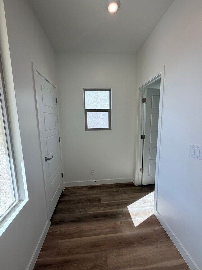 Building Photo - Beautiful Brand new 4 bedroom, 2.5 bathroom home in St George!