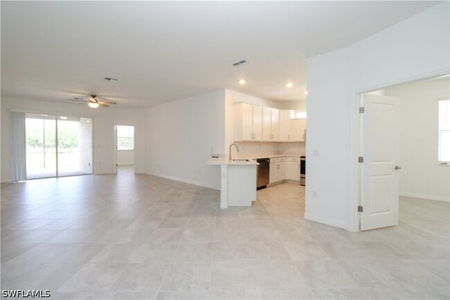 Building Photo - 2156 Dragonfruit Wy