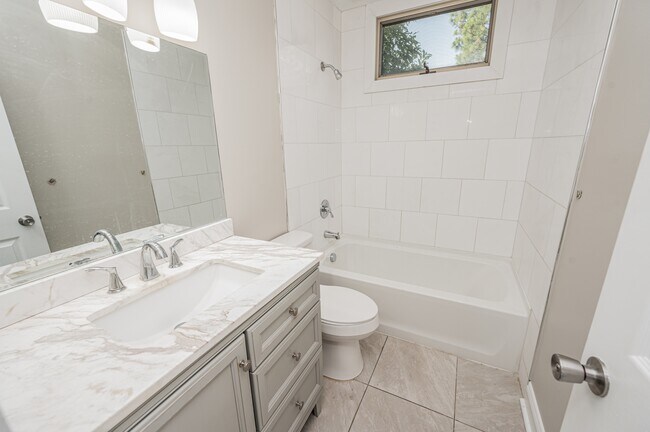 Building Photo - 5722 Gondolier Dr