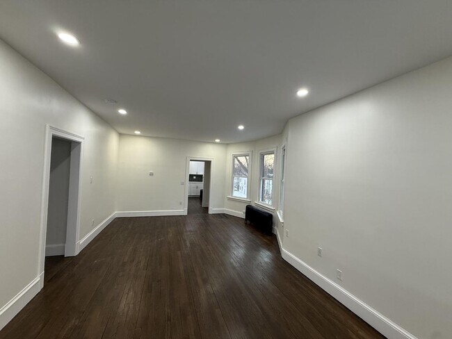 Building Photo - 63 Ashford St