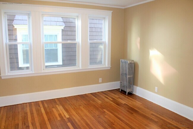 Building Photo - 14 Ginita St