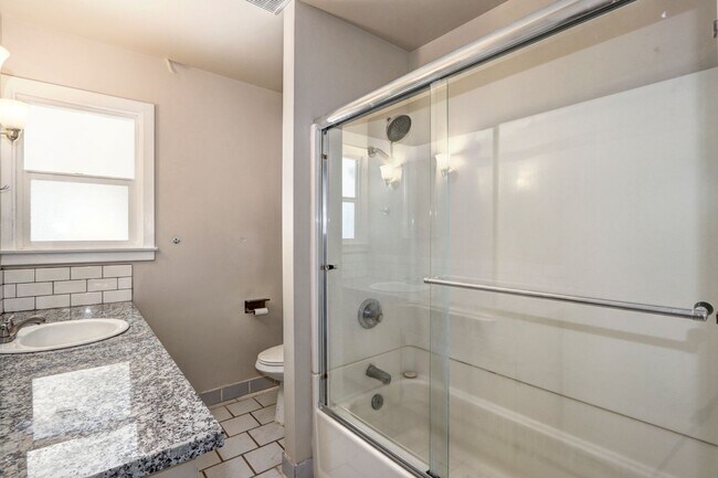 Building Photo - 5400-5402 Folsom Blvd