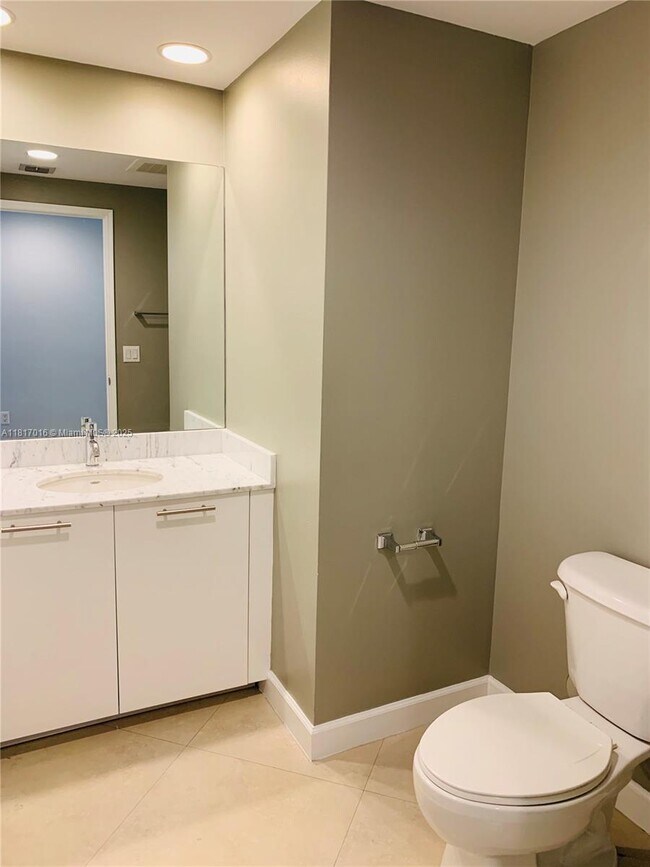 Building Photo - 951 Brickell Ave