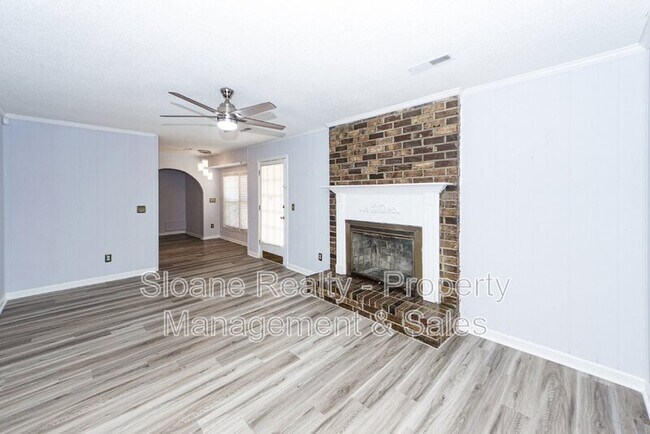 Building Photo - 176 Foxborough Rd