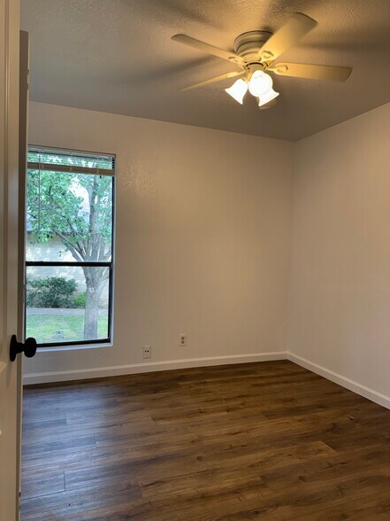 Building Photo - 1749 Horseshoe Cir