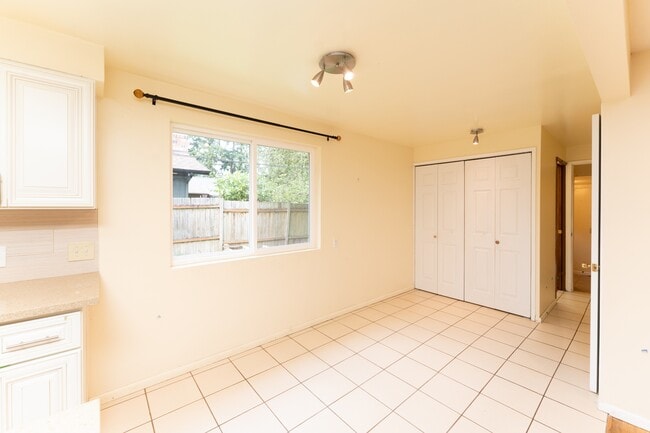 Building Photo - 804 NE 123rd St