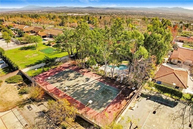 Building Photo - 10818 Hillside Rd