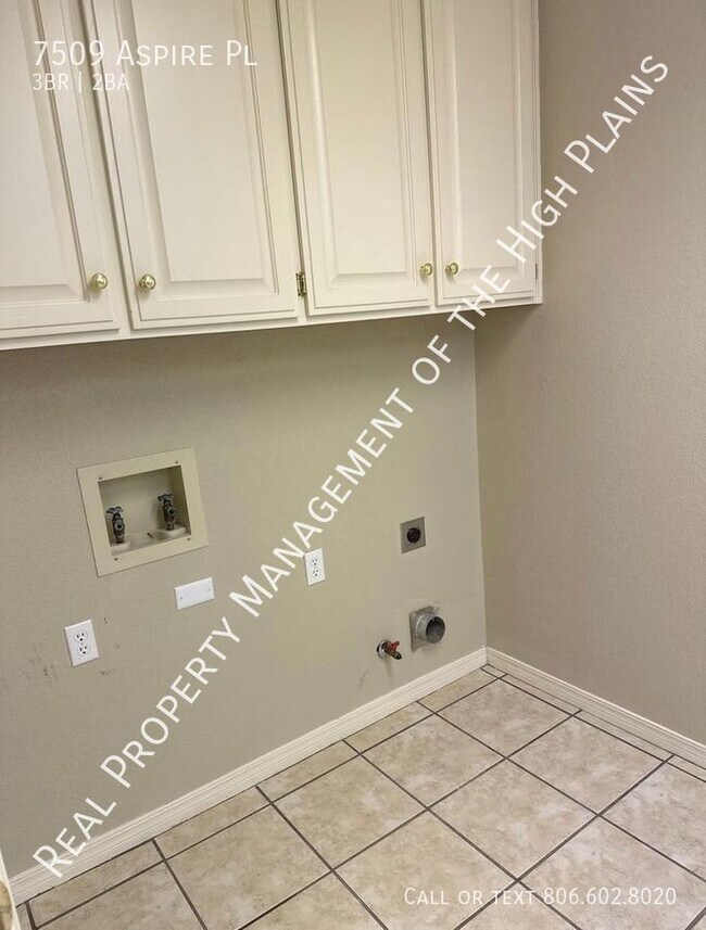 Building Photo - West Plains Feeder Must See!!