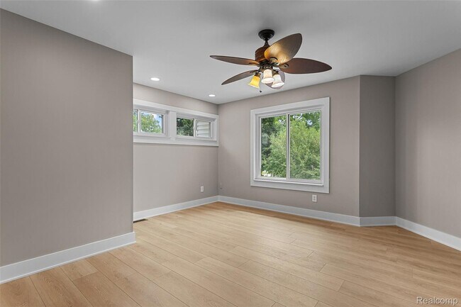 Building Photo - 6552 Orion Rd