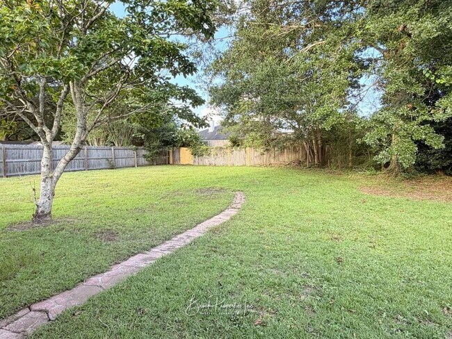 Building Photo - 2520 Southern Oaks Dr