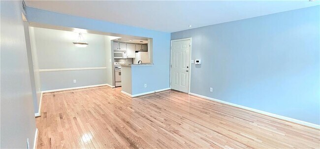 Building Photo - 2060 Chastain Park Ct NE